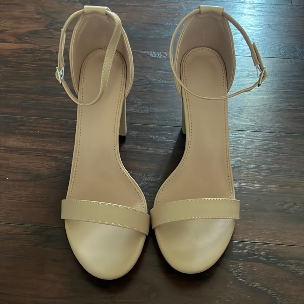 Buckle Decor Chunky Heeled Ankle Strap Sandals